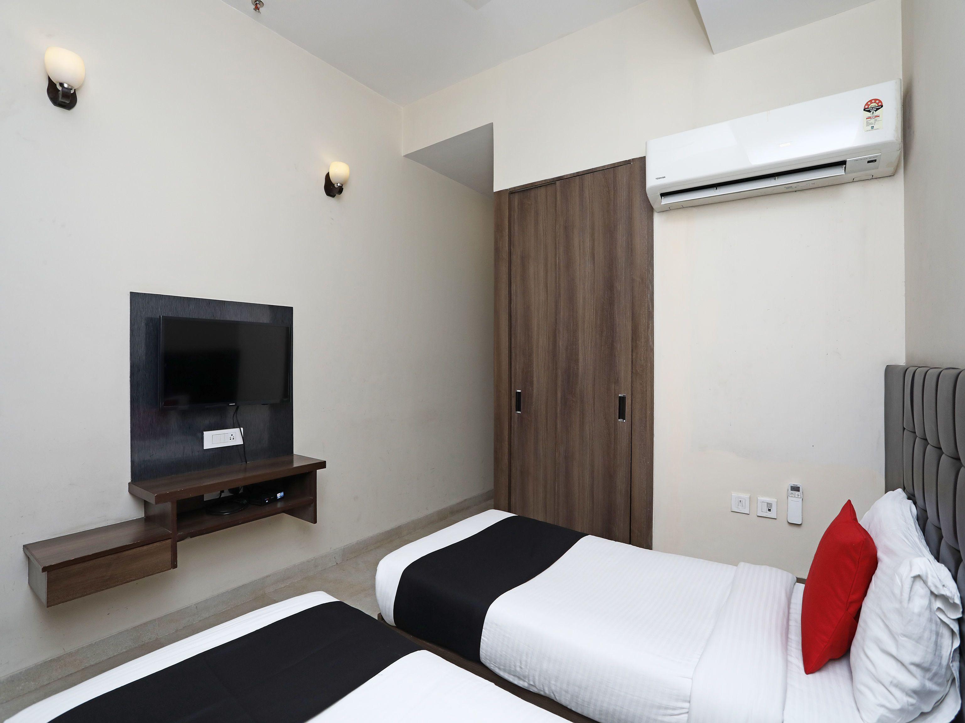 Jade Inn Hotel - Varanasi — Photos 3
